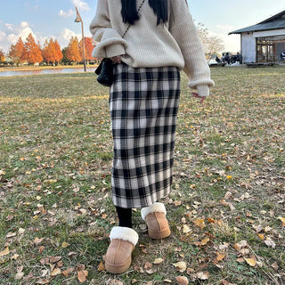 Checkered long skirt