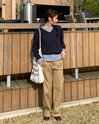 V-neck loose-fit knit