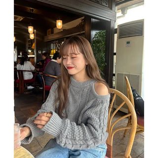 One-shoulder cable knit