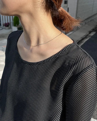Simple line necklace