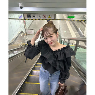 V-neck frill blouse