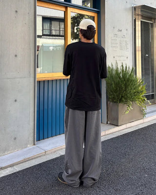 Wide-leg slacks with elastic waistband
