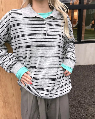 Colored neck striped knit