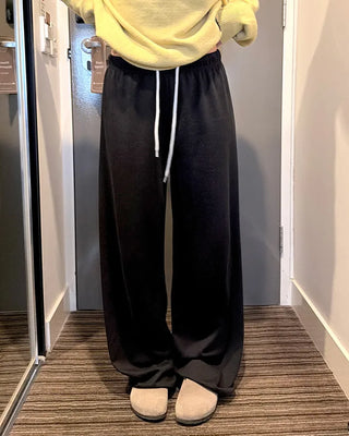Wide sweatpants