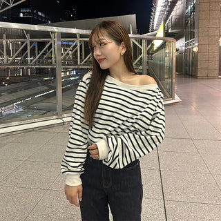 Striped off-shoulder sweatshirt