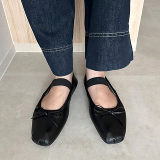 Ribbon Pointed Flat Shoes