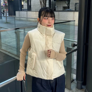 Hand warmer high neck T-shirt