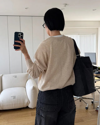 Loose-fit V-neck modern knit