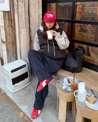 Wide sweatpants with side pockets