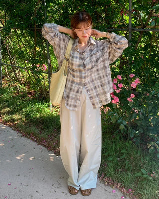 Curved wide-leg pants