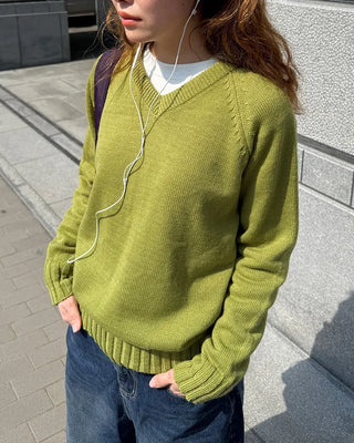 V-neck loose-fit knit