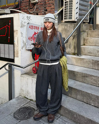 Striped Curved Tuck Slacks
