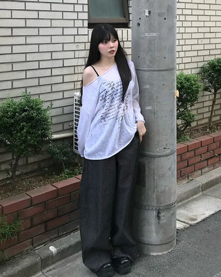 Off-shoulder lettering knit