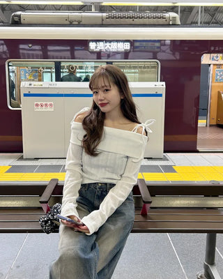 Ribbon Off-Shoulder Knit