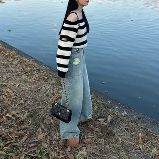 Shoulder slit striped knit