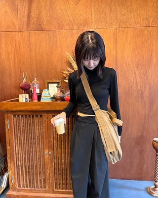 Cropped basic turtleneck T-shirt