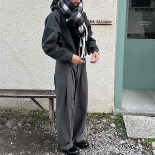Deep pintuck line cotton pants