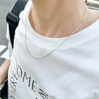 light simple neckless