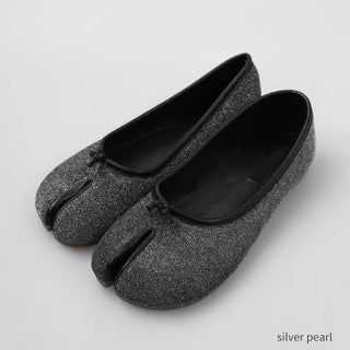 Tabi shoes