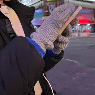 Pointed finger hole gloves
