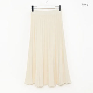 Knitted pleated skirt