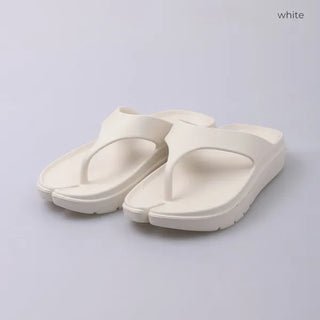 Basic beach sandals