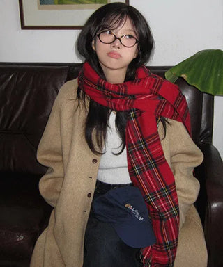 Red check wool muffler