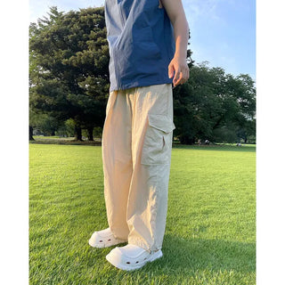 Wide cargo pants