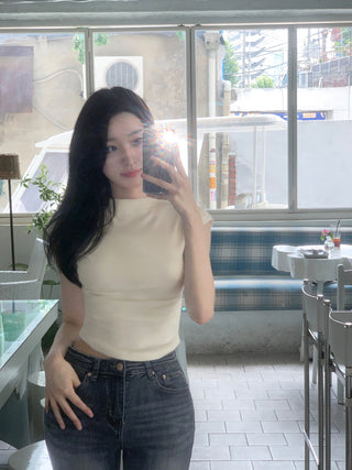 Half-neck T-shirt