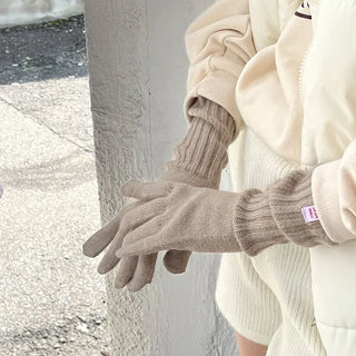 Finger-slit knit gloves