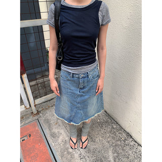 button denim skirt