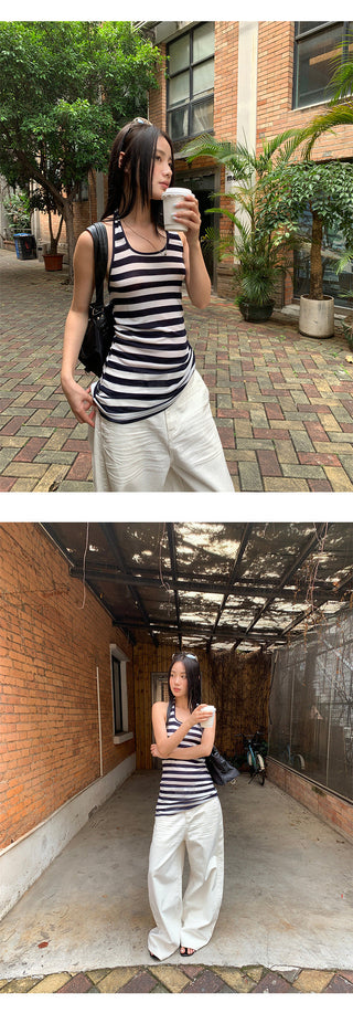 striped U-collar Top