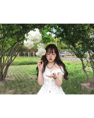 Shirred lace half-sleeve blouse