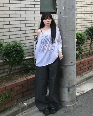 Off-shoulder lettering knit