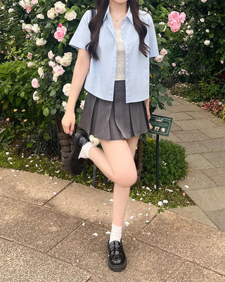 Cropped half-sleeve shirt