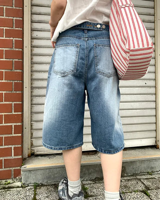 Back-button Bermuda shorts