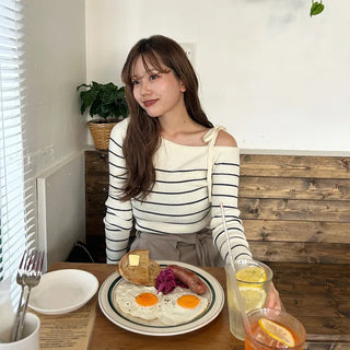 Shoulder ribbon striped knit