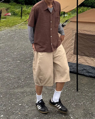 Bermuda shorts with side pleats