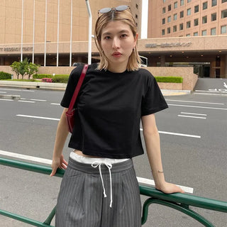 Round cropped short-sleeved T-shirt