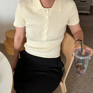 Short-sleeved colored ribbed knit