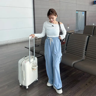 Cargo pants with slanted pockets