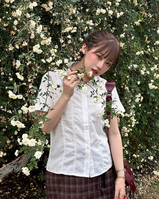 Lace pintuck short-sleeved blouse