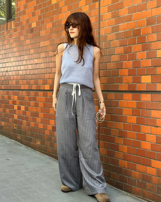 Boat neck sleeveless knit