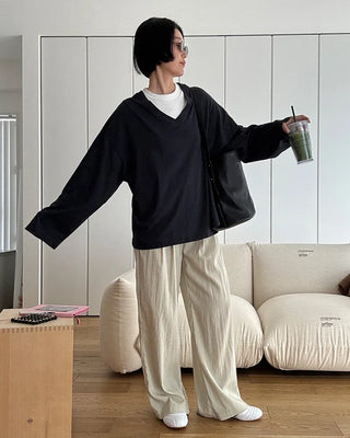 Loose-fitting V-neck cotton t-shirt