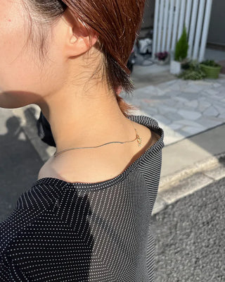 Simple line necklace