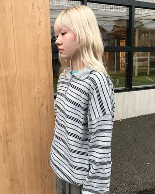 Colored neck striped knit