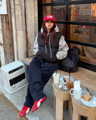 Wide sweatpants with side pockets