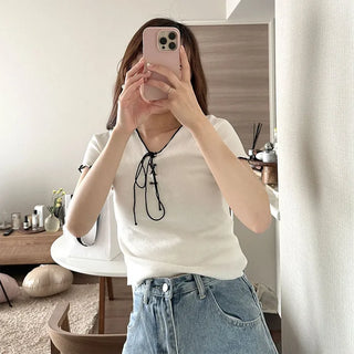 Eyelet short-sleeved T-shirt