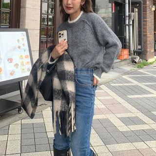 Two-tone raglan knit
