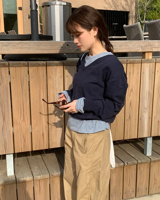 V-neck loose-fit knit